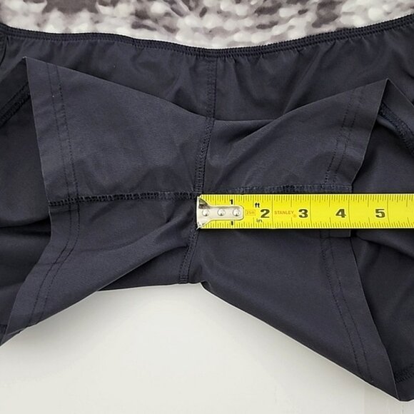 Lululemon Tracker Athletic Running Shorts Snowy Owl Grey Lined 4" Inseam Size 6 - Picture 10 of 11